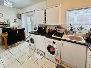 Kitchen Diner- click for photo gallery